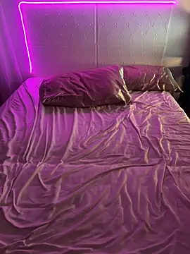 Shynesse21 online show from April 12, 3:37 pm