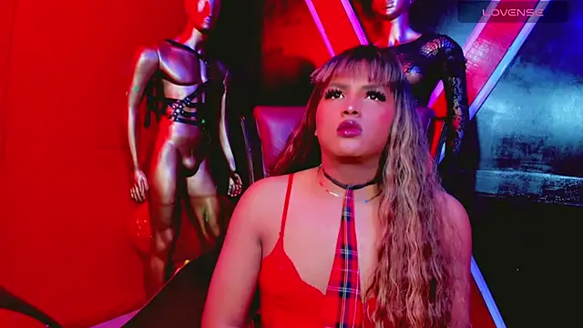 taylor  smith  online show from April 7, 11:44 am