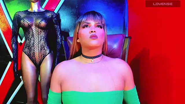 taylor  smith  online show from April 9, 9:04 am