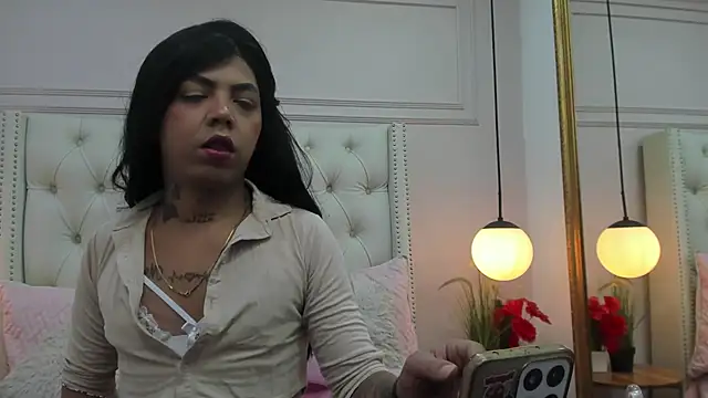 MiiaRestrepo online show from July 15, 12:10 pm
