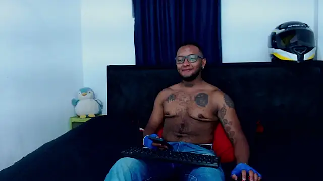 MascTyler online show from April 13, 1:09 am