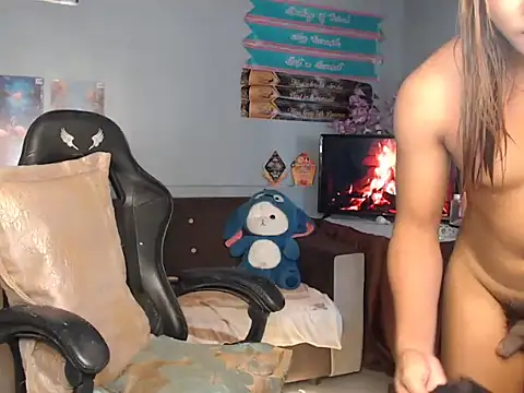 fuckercumm online show from April 11, 1:55 am