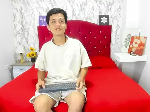 Alejandra and James  online show from April 13, 4:16 am