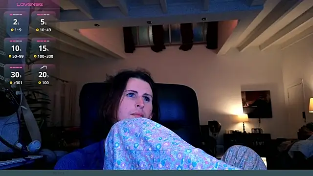 noellenoir online show from June 9, 4:34 am