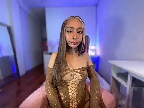 Sugar holly69 online show from June 7, 7:00 pm
