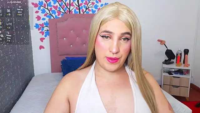 roxxy pink  online show from June 19, 6:45 pm