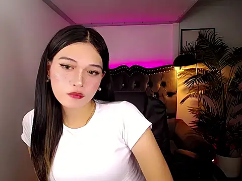 Enchantres mikay online show from August 1, 7:31 am