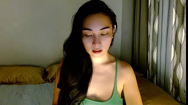 SweetLilly 18 online show from April 12, 2:48 am