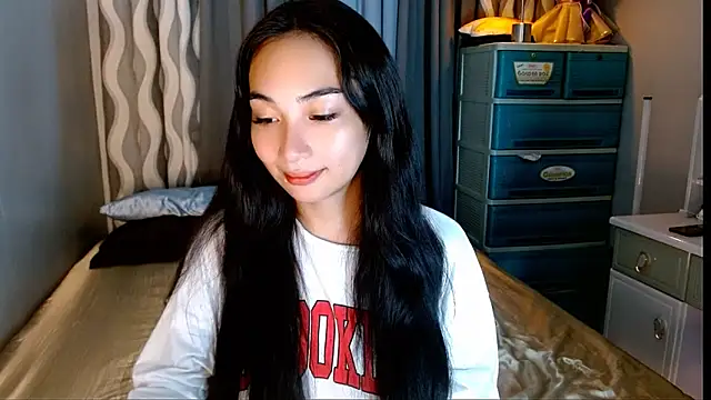 SweetLilly 18 online show from May 23, 3:46 am