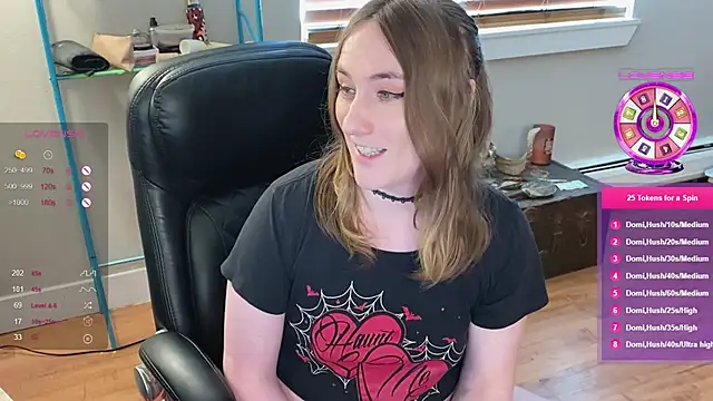 luluvaladon online show from February 24, 8:25 pm