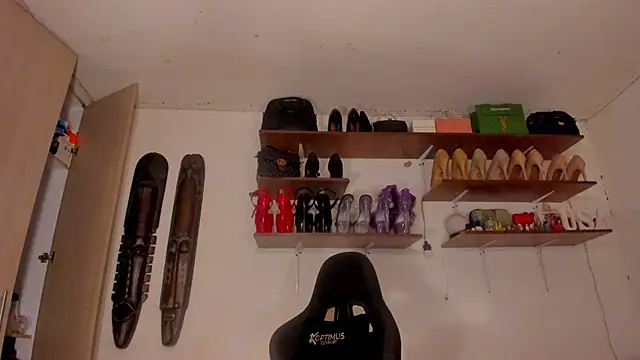 sashasweethot online show from April 12, 9:12 am