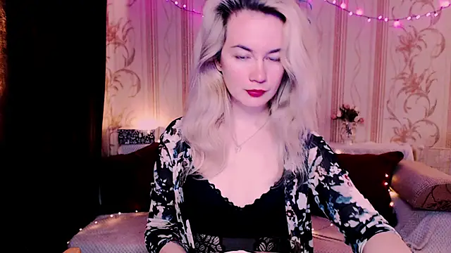 xxxcharismaaa online show from April 15, 3:56 am