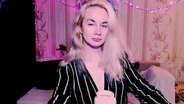 xxxcharismaaa online show from May 16, 7:46 pm