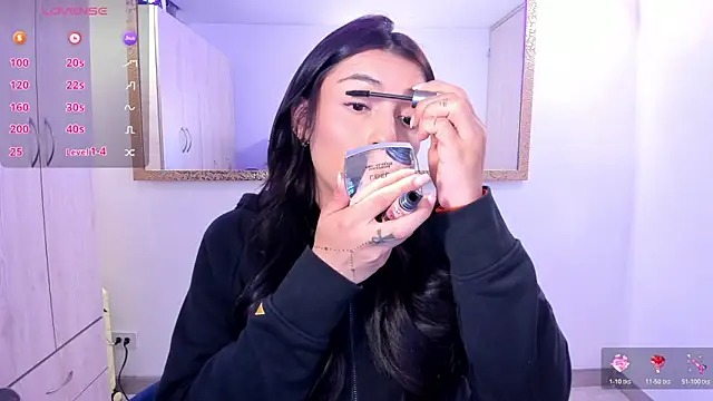 EricaVanderhill online show from April 14, 6:18 am