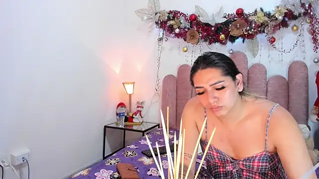 Snapshot of ISABELLASSMITH chatting on December 4, 7:33 am ISABELLASSMITH online show from December 4, 7:33 am