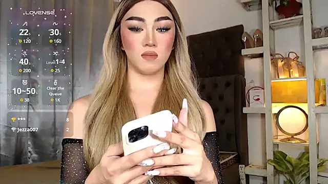 Snapshot of Local_Hoelyx chatting on December 5, 1:53 am Local Hoelyx online show from December 5, 1:53 am