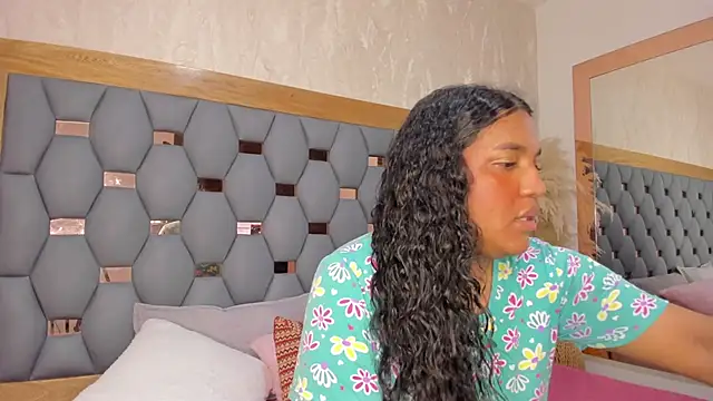 madisonandrea lx online show from December 15, 3:13 am