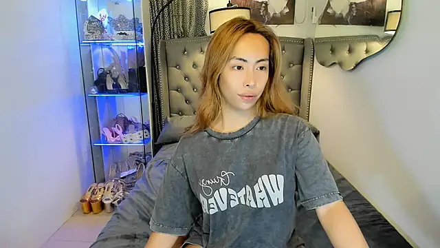 reighnempress online show from September 18, 1:33 am