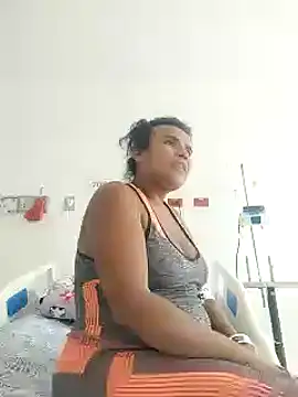 Snapshot of luciana_osorno chatting on December 13, 4:38 pm luciana osorno online show from December 13, 4:38 pm