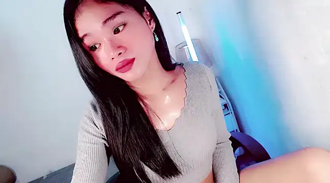 amomentoflust69 online show from December 4, 4:15 am