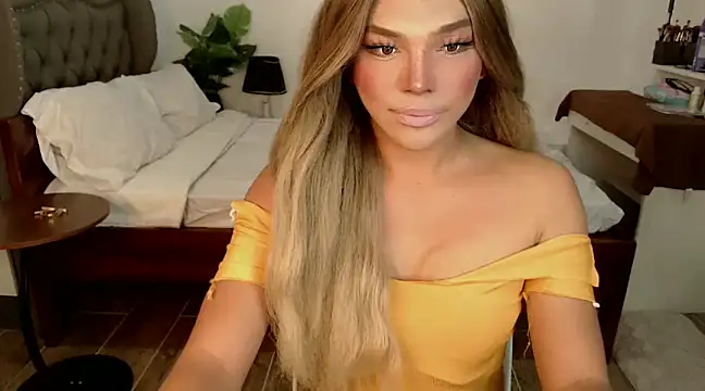 liaa lurrecams online show from December 6, 2:00 pm