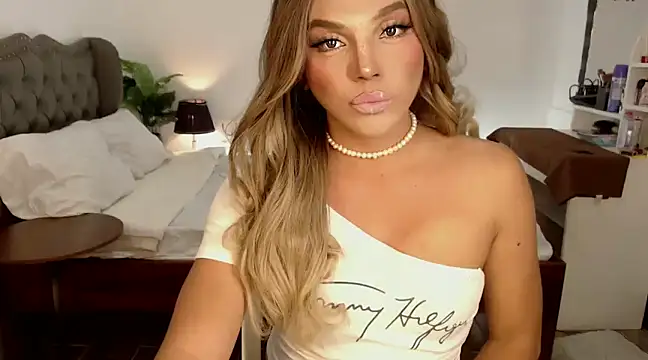 liaa lurrecams online show from December 10, 12:38 pm