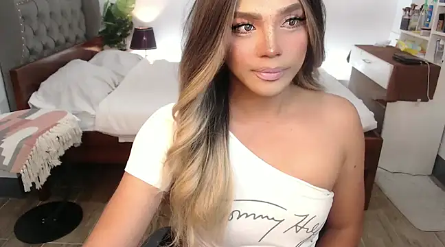 liaa lurrecams online show from March 19, 6:01 pm