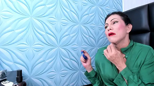 Cleopatra Trans online show from December 20, 1:50 pm