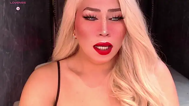 QUEEN GIAMOORE69 online show from October 30, 8:52 pm