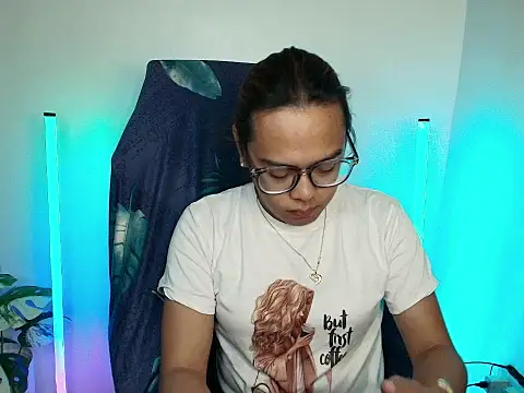 Your PrettyGirlxxx online show from March 28, 11:34 am