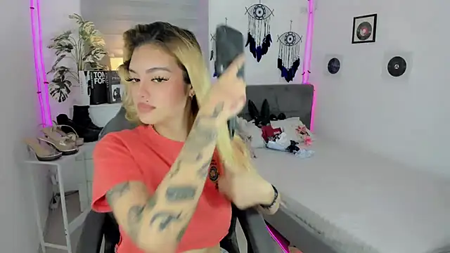 AlexandraMooree online show from January 12, 11:23 pm