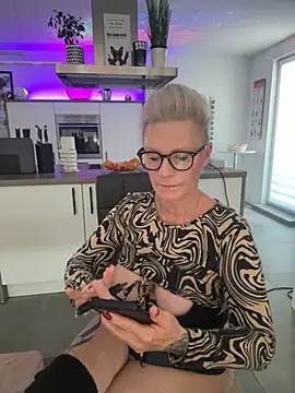 German Milf online show from November 18, 2:39 pm