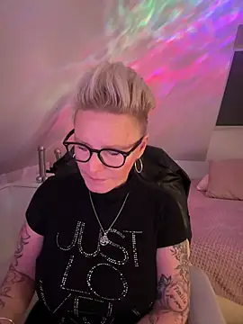 German Milf online show from January 19, 1:53 pm