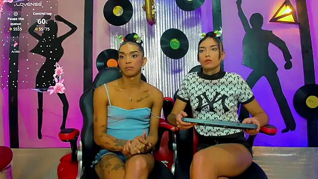 nickyminach  online show from December 13, 7:40 pm