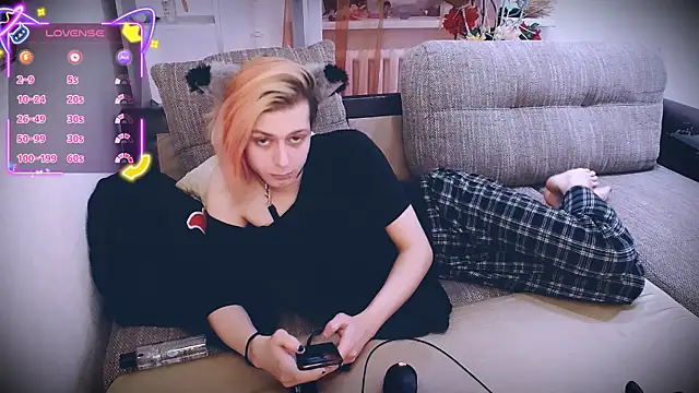 Littlepinkcat online show from November 26, 5:21 am