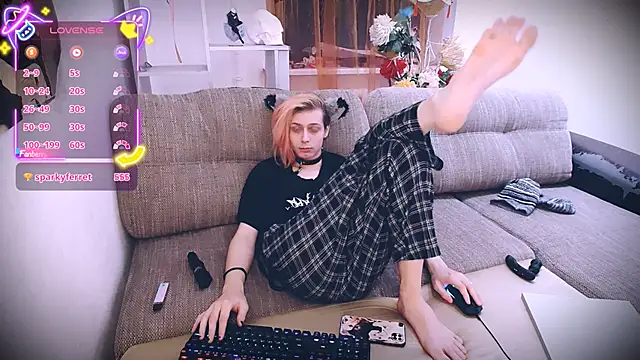 Littlepinkcat online show from November 29, 8:27 am