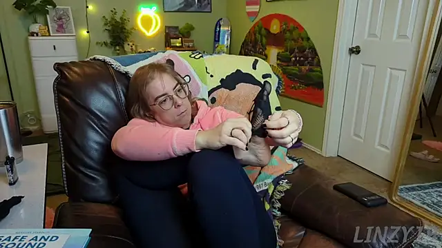 Linzy 19 online show from February 10, 3:53 pm